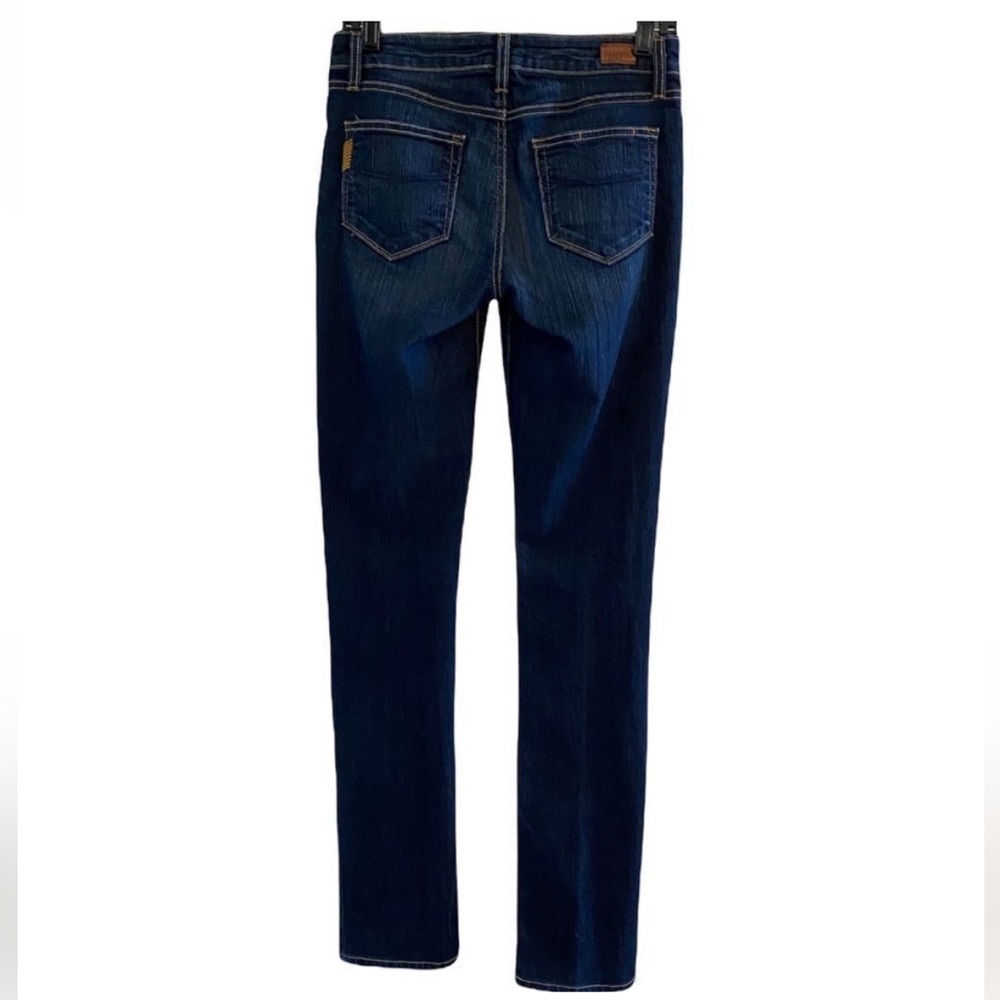 Paige Skyline Straight Leg. Beautiful lightly worn and still like new.Dark Denim